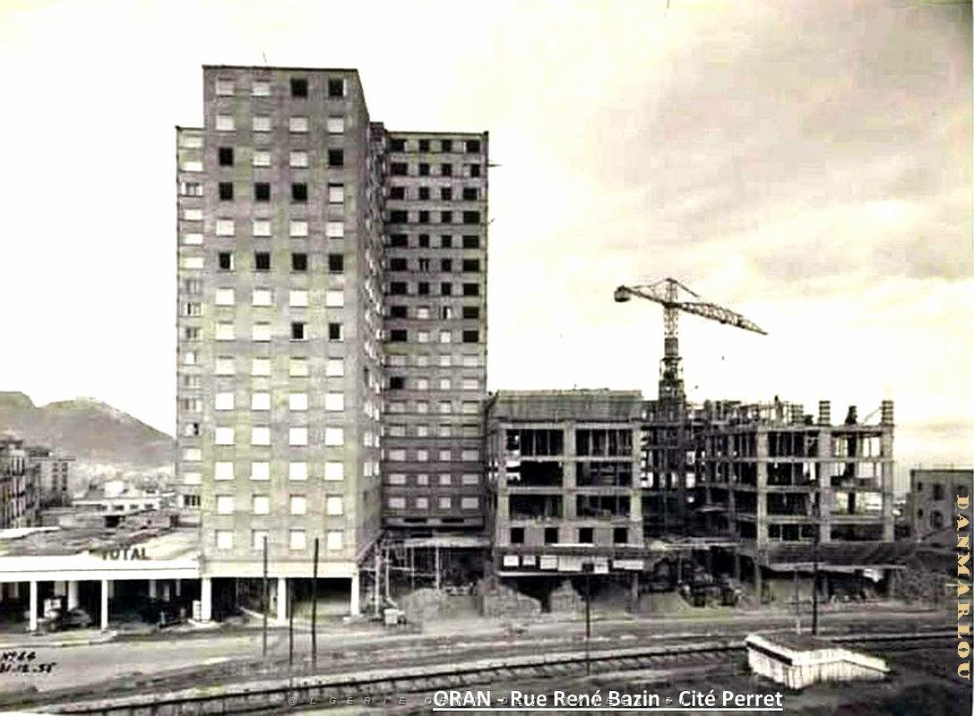 Oran - Rue Rene Bazin - Cite Perret 04.jpg